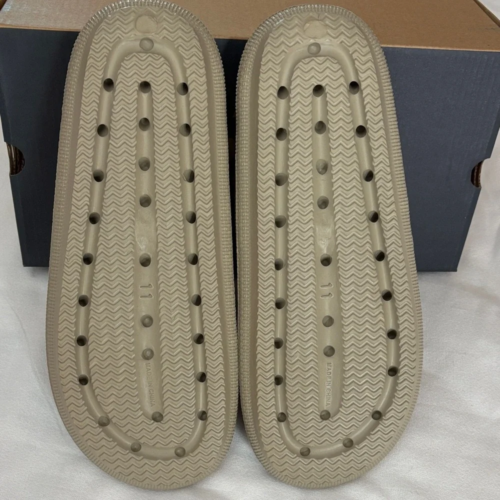 Mens G.H. Bass & Co. Taupe Slide Sandals. -New in Box! Size 11